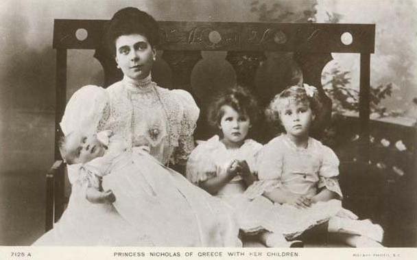 Princess Helena of Greece with her daughters Olga, Eilzabeth og Marina.jpg