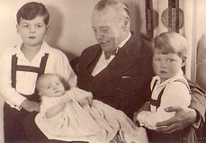 ernst Ludwig withJohanna and brothers.jpe