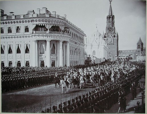 El zar en su coronation en 1896.jpg