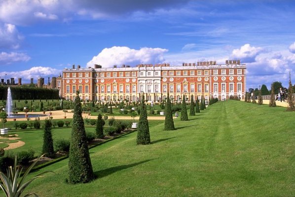 UK Hampton Court Wiki.jpg