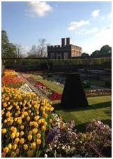 Hampton Court Palace Gardens 2.jpg