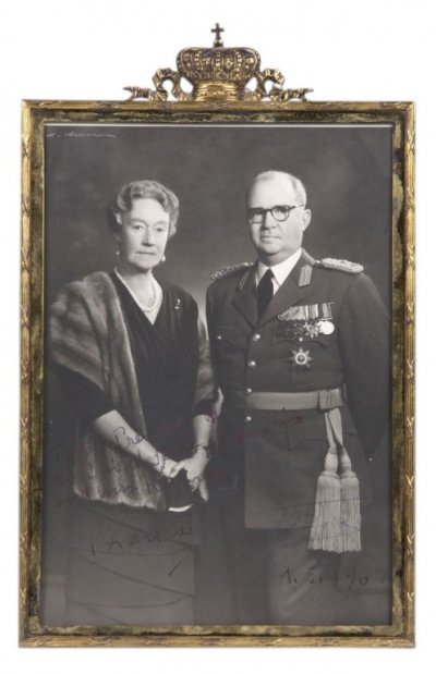 Photograph of Grand Duchess Charlotte of Luxembourg & Prince Felix, 1963.jpg