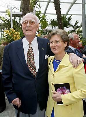 Lennart & Sonja på hand 93årsdag.jpg
