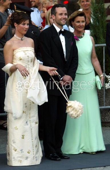 Princess Martha Louise swings her bag Ari Behn and mom Sonja at gala before wedding.jpg
