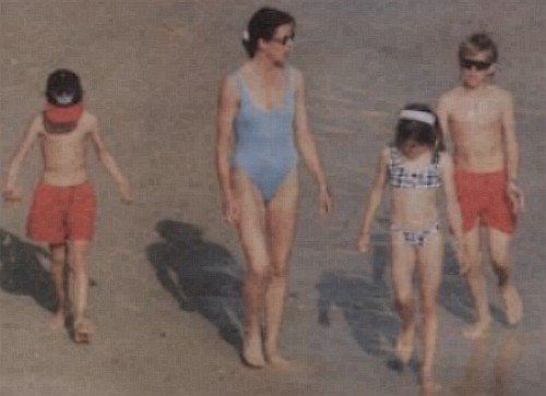 Young Family_Caro on beach wth kids.jpg