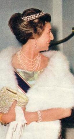 Tiara-Pearl Necklace2.jpg