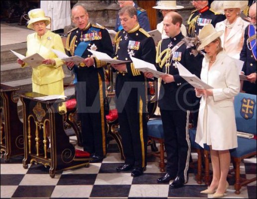 TheQueen&TheRoyalFamilyThanksgiving60thAnniversaryWWII10thJuly.jpg