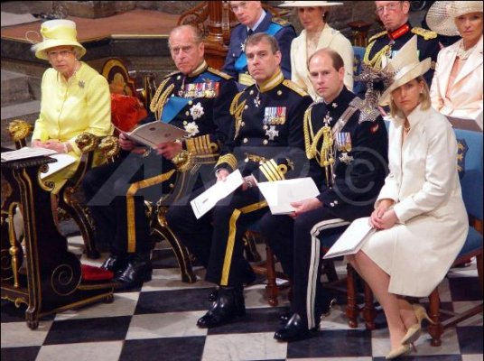 TheRoyalFamilyWWII60thAnniversaryWestminsterAbbey10thJuly.jpg