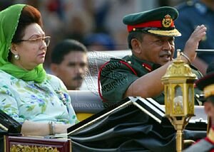 King and Queen arrive in royal carriage.jpg