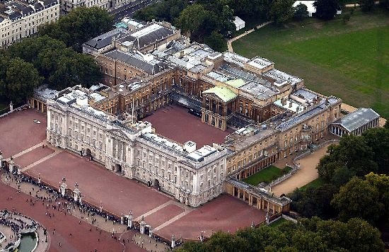 BP & St. James's Park2.jpg