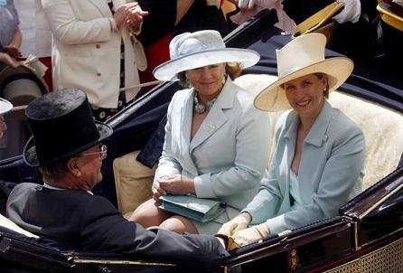 Golden Jubilee, Royal Ascot jun 2002.jpg