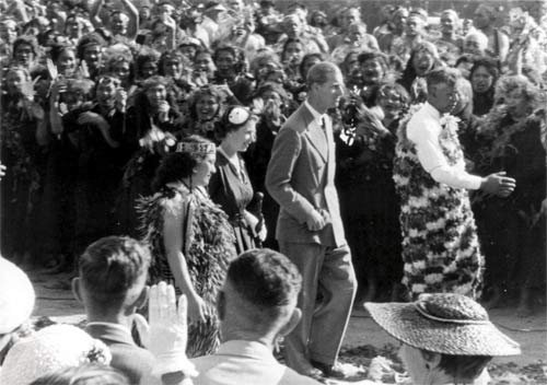 New Zealand, Tu-rangawaewae marae, formal seat of  Mãori king, 1953.jpg