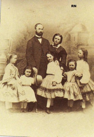 family picture of the Waldeck-Pyrmonts.jpg