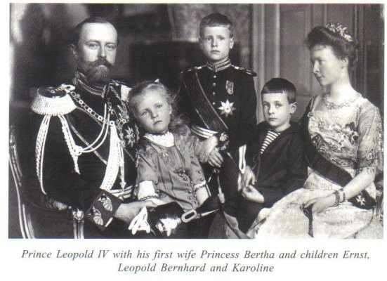 Lippe Leopold IV and Family.jpg