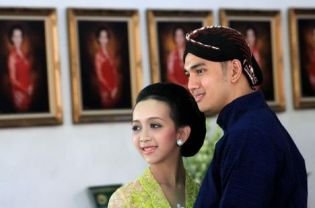 Princess Nurastuti Wijareni & Achmad Ubaidillah.jpg