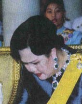 Queen Sirikit Emeralds.jpg