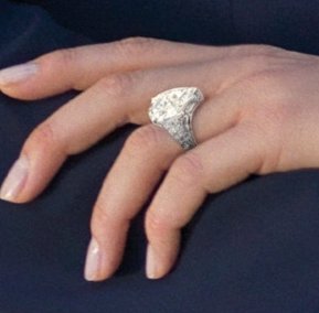 princess-monaco-engagement-ring-Charlene-Wittstock.jpg