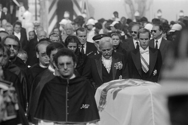 1982-09-18 Grace Funeral 03.jpg