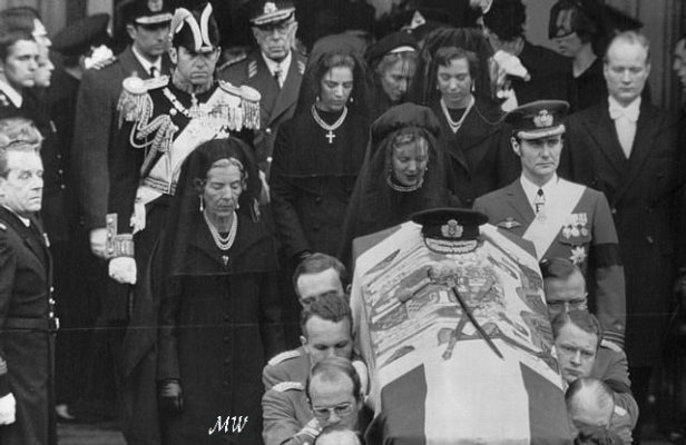 1972-01-24 Funeral 04 APL.jpg