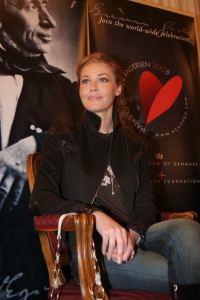 Connie Nielsen3.jpg