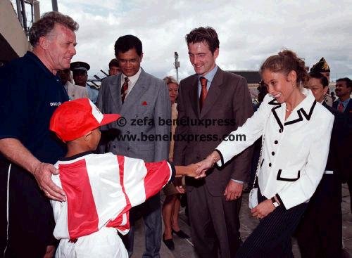 1998__marilene_van_den_broek__mauritius__maurits__poseren__werkbezoek_3.JPG